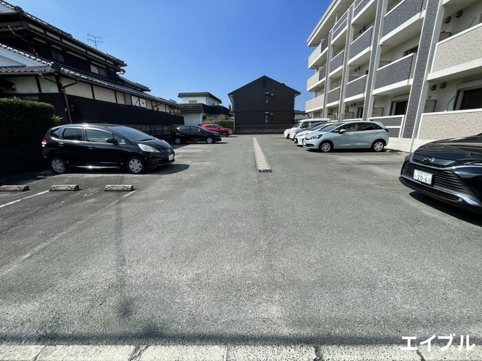 物件外観写真2　(駐車場)