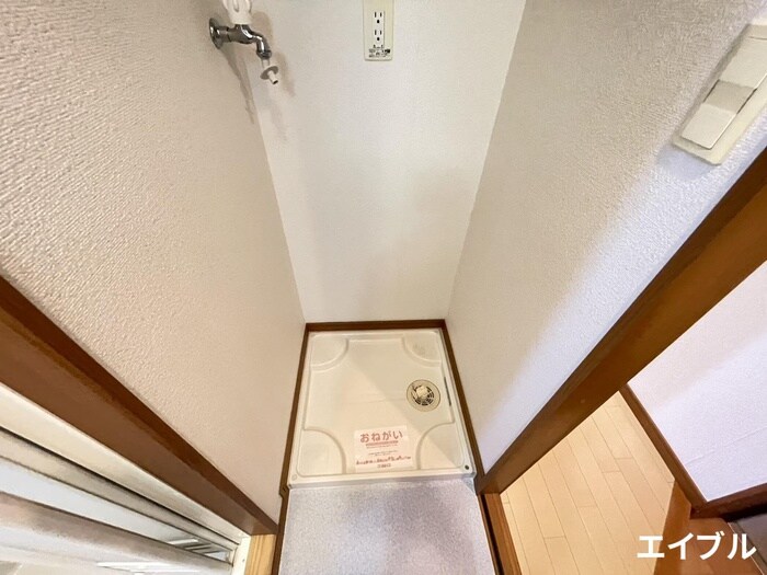 物件内観写真11　(洗濯機置場)