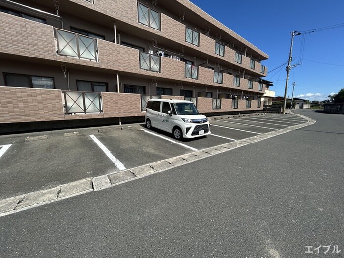 物件外観写真2　(駐車場)