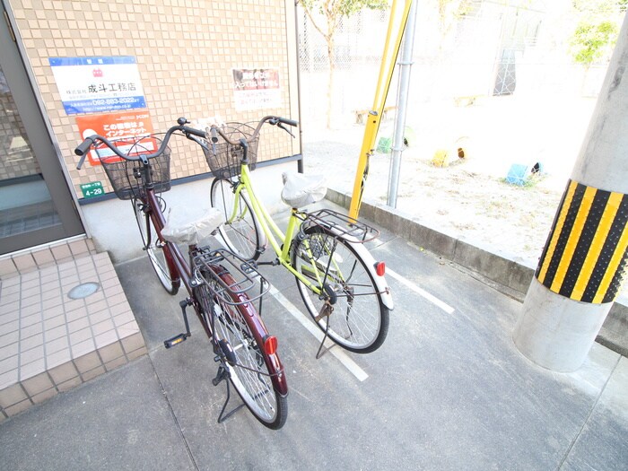 物件外観写真3　(駐輪場)