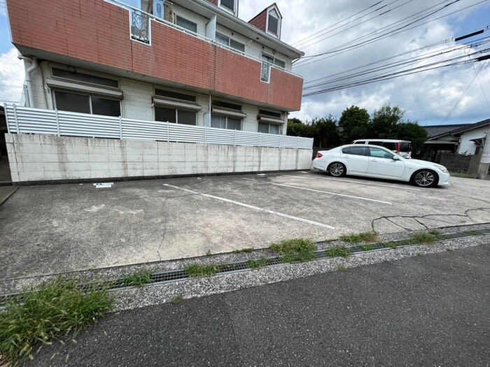 物件外観写真4　(駐車場)