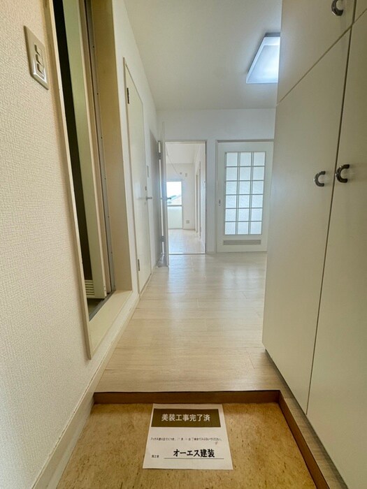 物件内観写真10　(玄関)