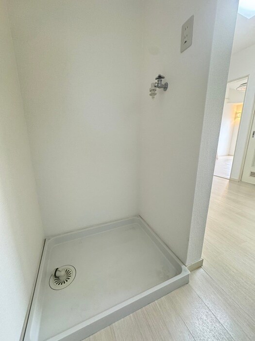 物件内観写真16　(洗濯機置場)