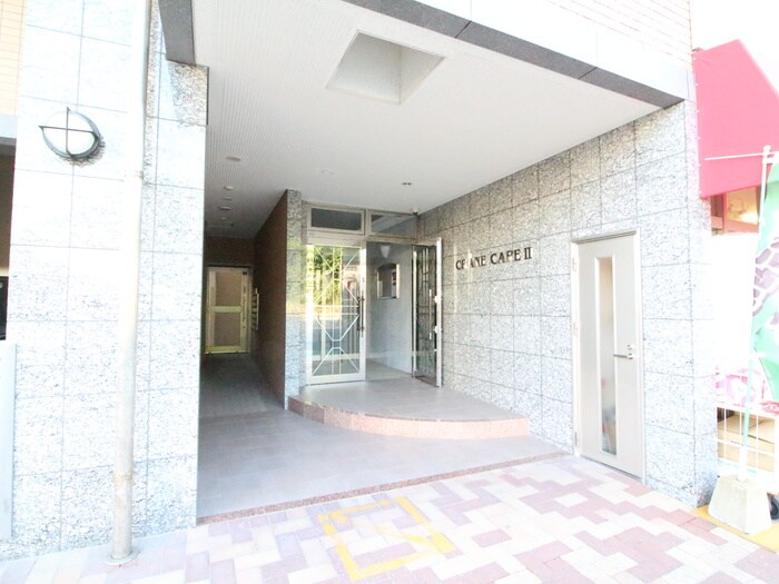 物件外観写真3　(エントランス部分)