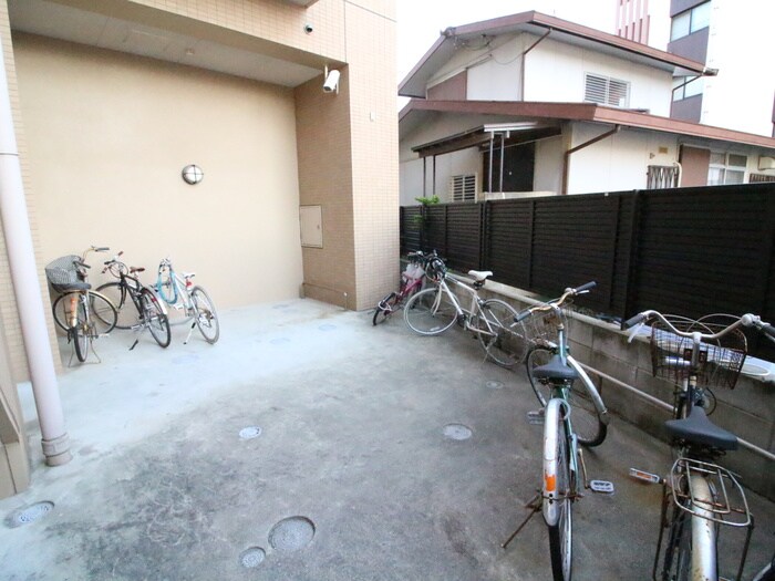 物件外観写真4　(駐輪場)