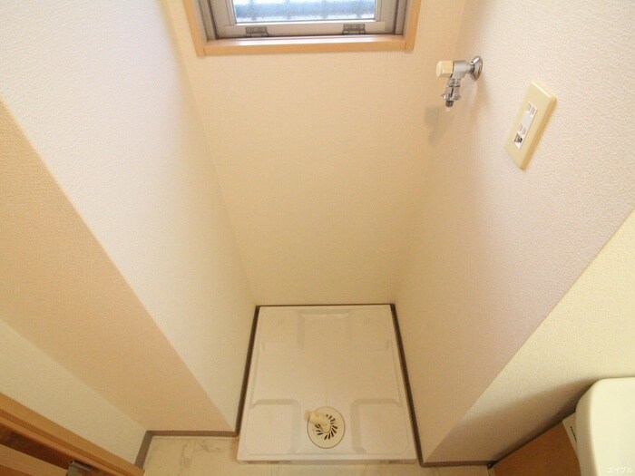 物件内観写真11　(洗濯機置場)