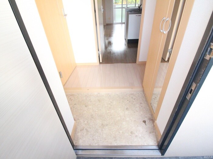 物件内観写真13　(玄関)