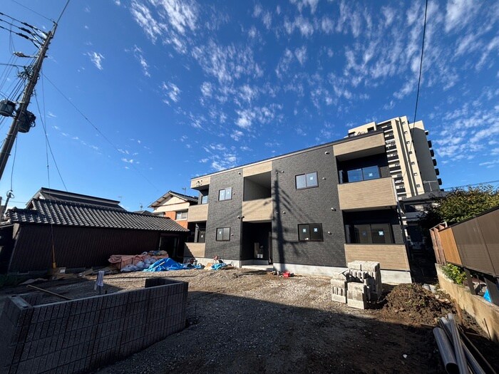 物件外観写真1　(建築中)