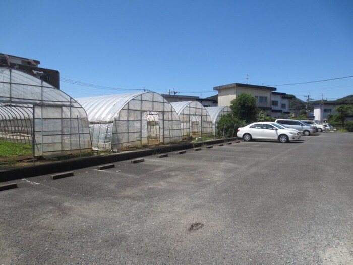 物件外観写真2　(駐車場)