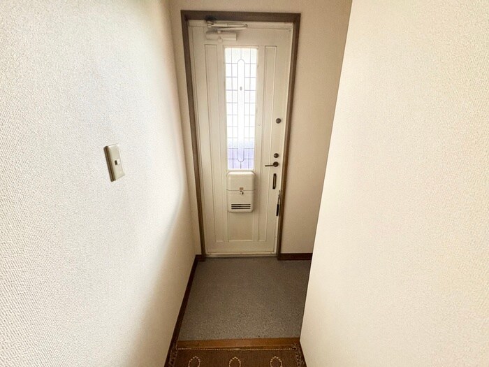物件内観写真11　(玄関)