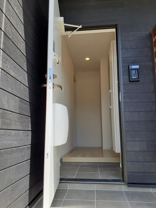 物件内観写真5　(玄関)