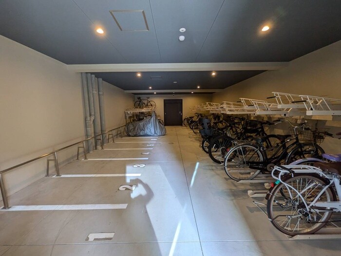物件外観写真4　(駐輪場)