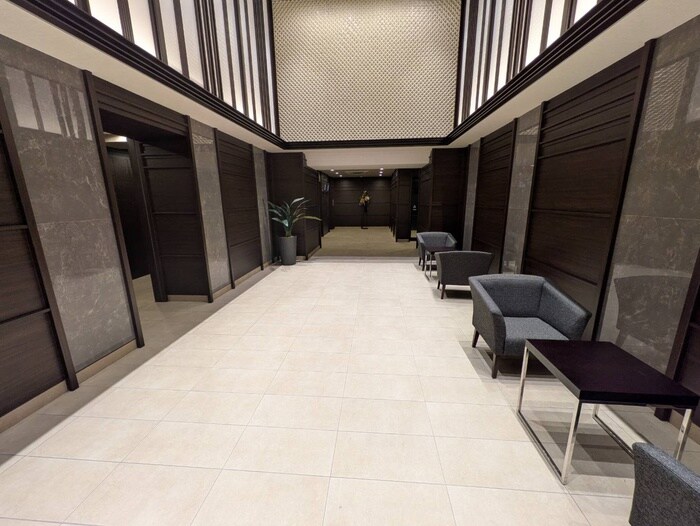 物件外観写真5　(エントランス部分)