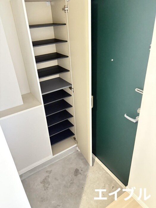 物件内観写真13　(玄関)