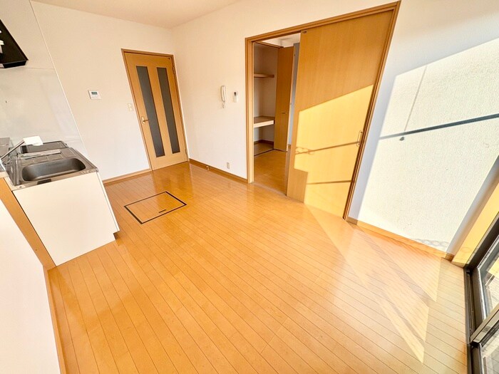 物件内観写真4　(居室)