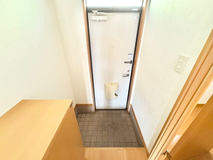 物件内観写真11　(玄関)