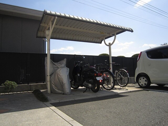 物件外観写真2　(駐輪場)