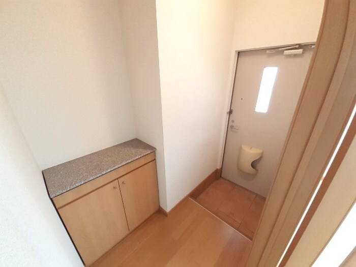 物件内観写真8　(玄関)
