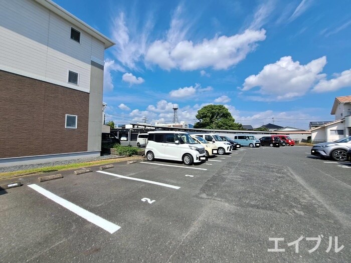 物件外観写真3　(駐車場)