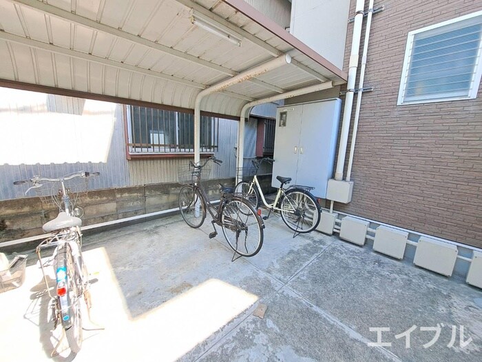 物件外観写真4　(駐輪場)