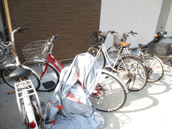 物件外観写真4　(駐輪場)
