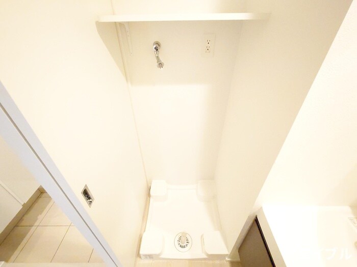 物件内観写真10　(洗濯機置場)