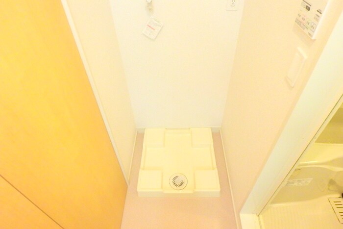 物件内観写真17　(洗濯機置場)