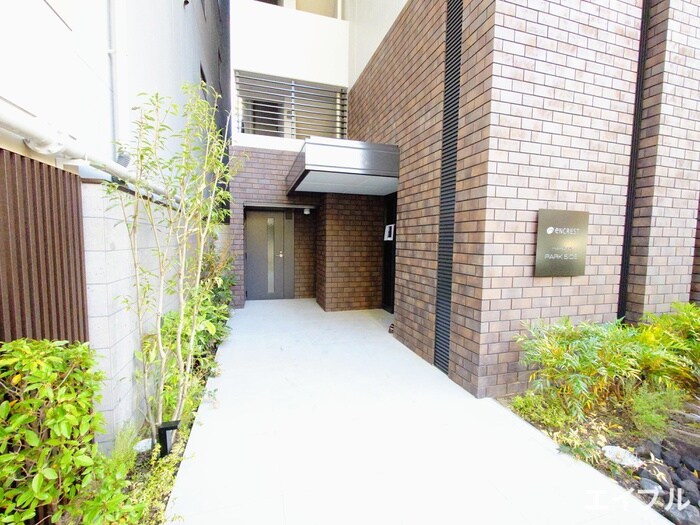 物件外観写真2　(エントランス部分)