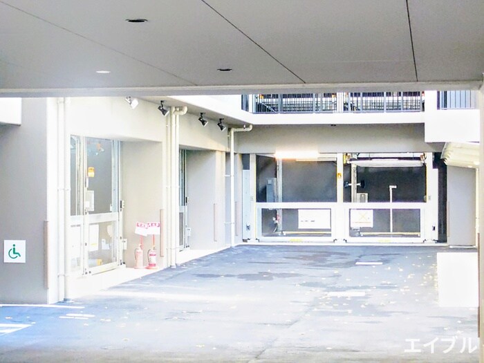 物件外観写真4　(駐車場)