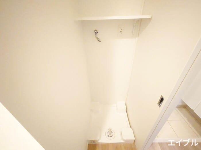 物件内観写真10　(洗濯機置場)