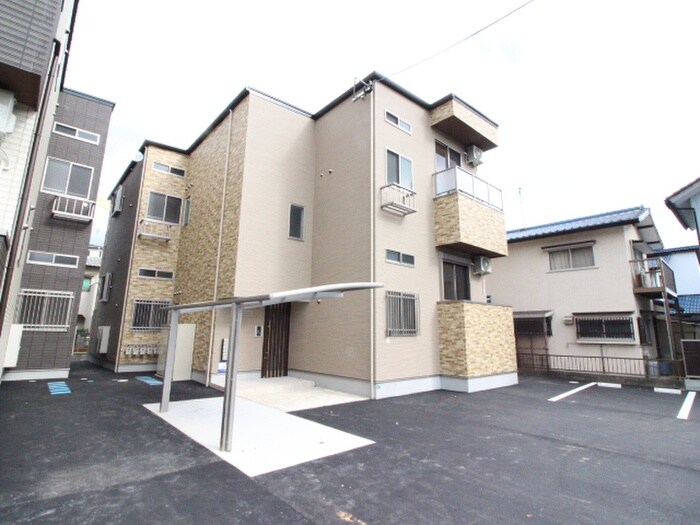 物件外観写真2　(エントランス部分)