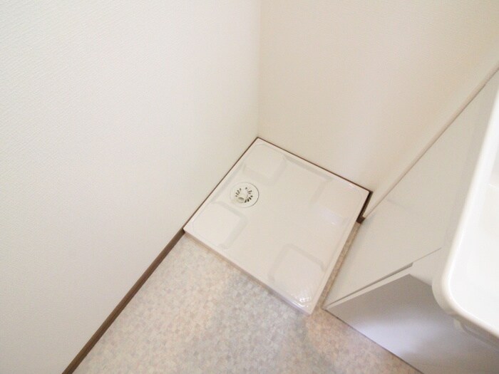 物件内観写真16　(洗濯機置場)