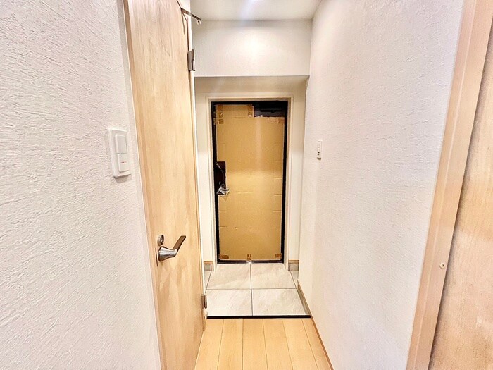 物件内観写真12　(玄関)