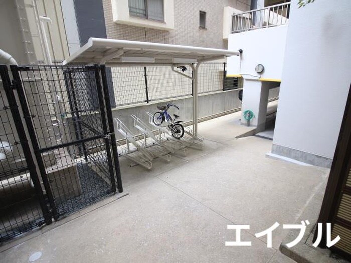 物件外観写真3　(駐輪場)