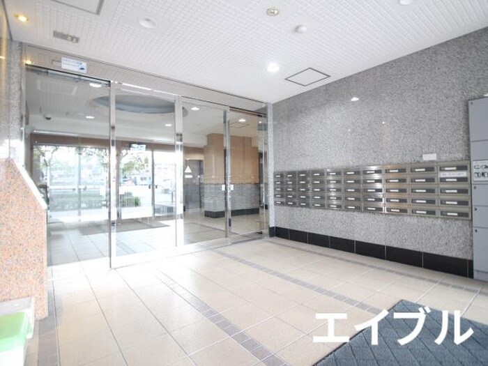 物件外観写真6　(エントランス部分)