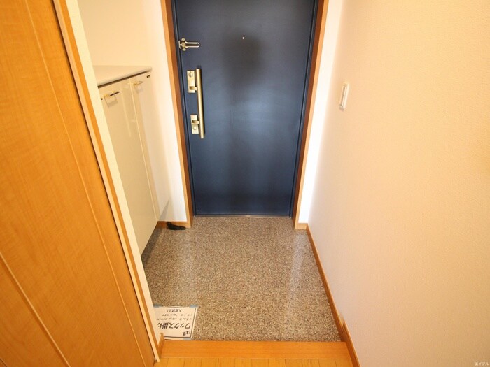 物件内観写真13　(玄関)