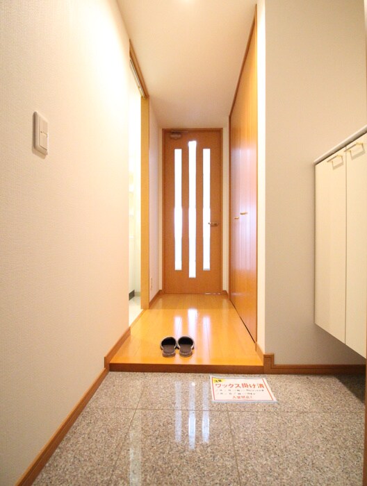物件内観写真18　(玄関)