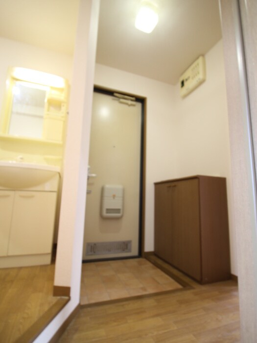 物件内観写真10　(玄関)