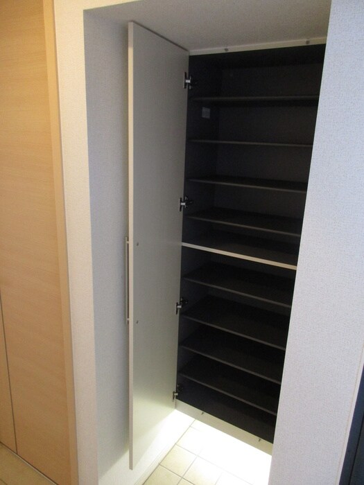 物件内観写真8　(靴箱)