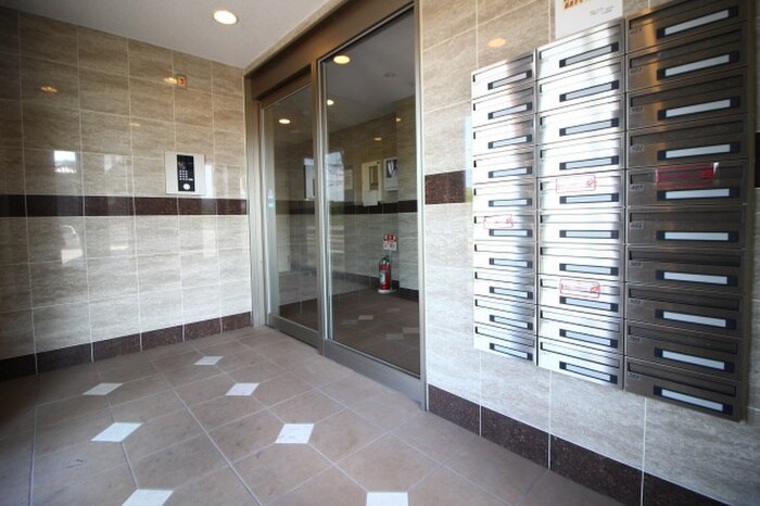 物件外観写真5　(エントランス部分)