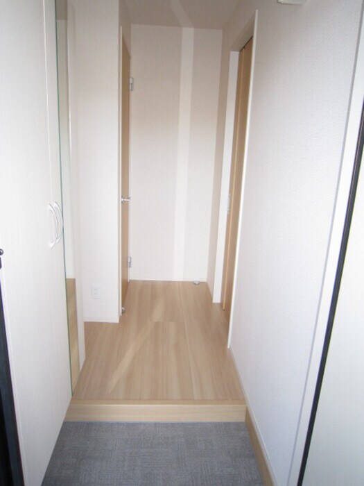 物件内観写真4　(玄関)