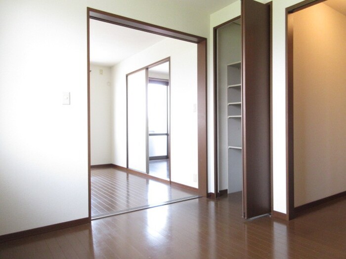 物件内観写真9　(居室)