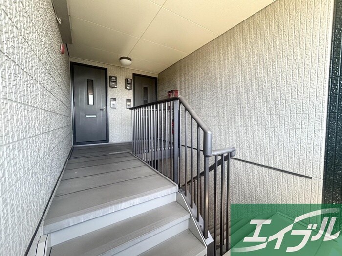 物件外観写真4　(エントランス部分)