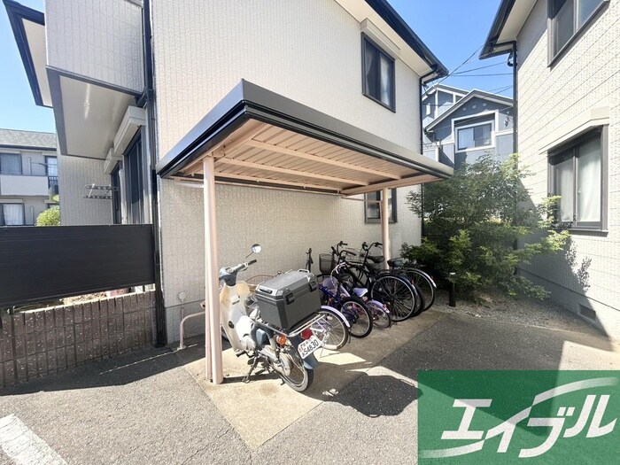 物件外観写真5　(駐輪場)