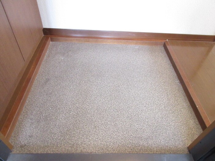 物件内観写真16　(玄関)