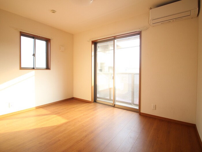 物件内観写真4　(居室)