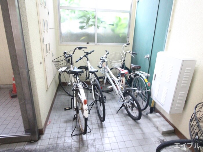 物件外観写真4　(駐輪場)