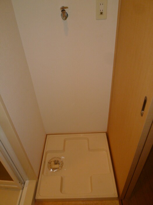 物件内観写真15　(洗濯機置場)