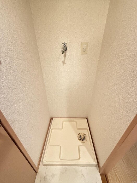 物件内観写真16　(洗濯機置場)