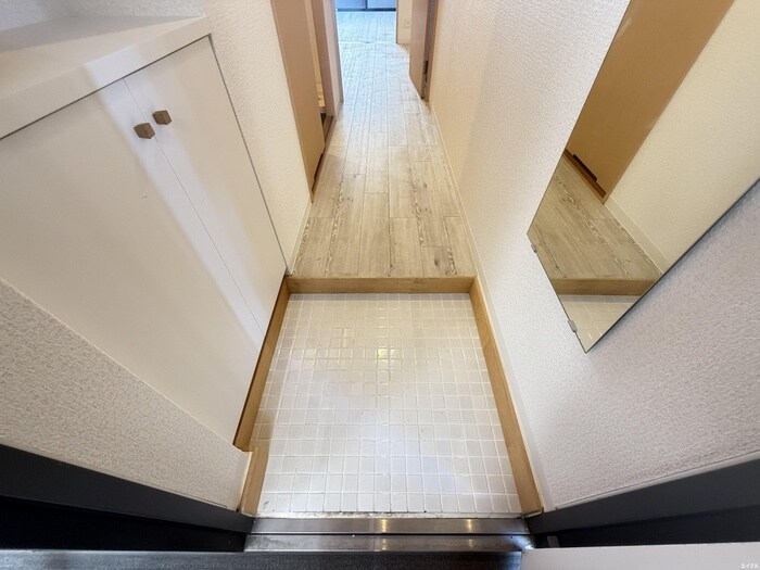 物件内観写真18　(玄関)